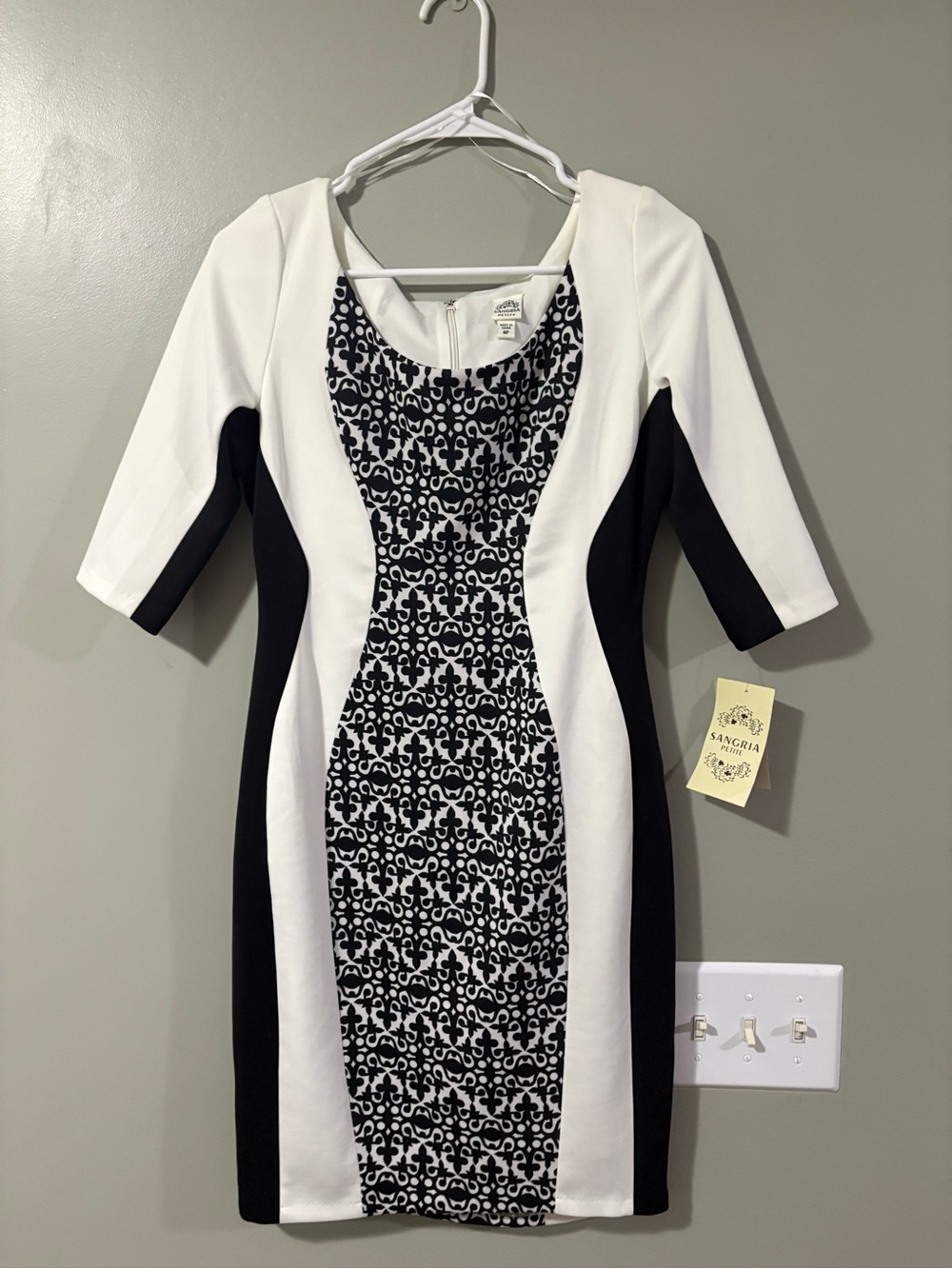 Signature by Sangria Black & White Patterned Midi Sheath Dress